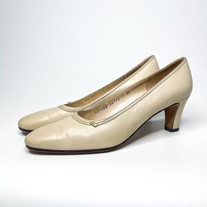 🍋 Vintage Salvatore Ferragamo Beige Leather Pumps Made in Italy Size 9.5 AAAA